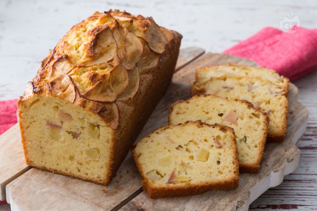 apple and cinnamon plum cake